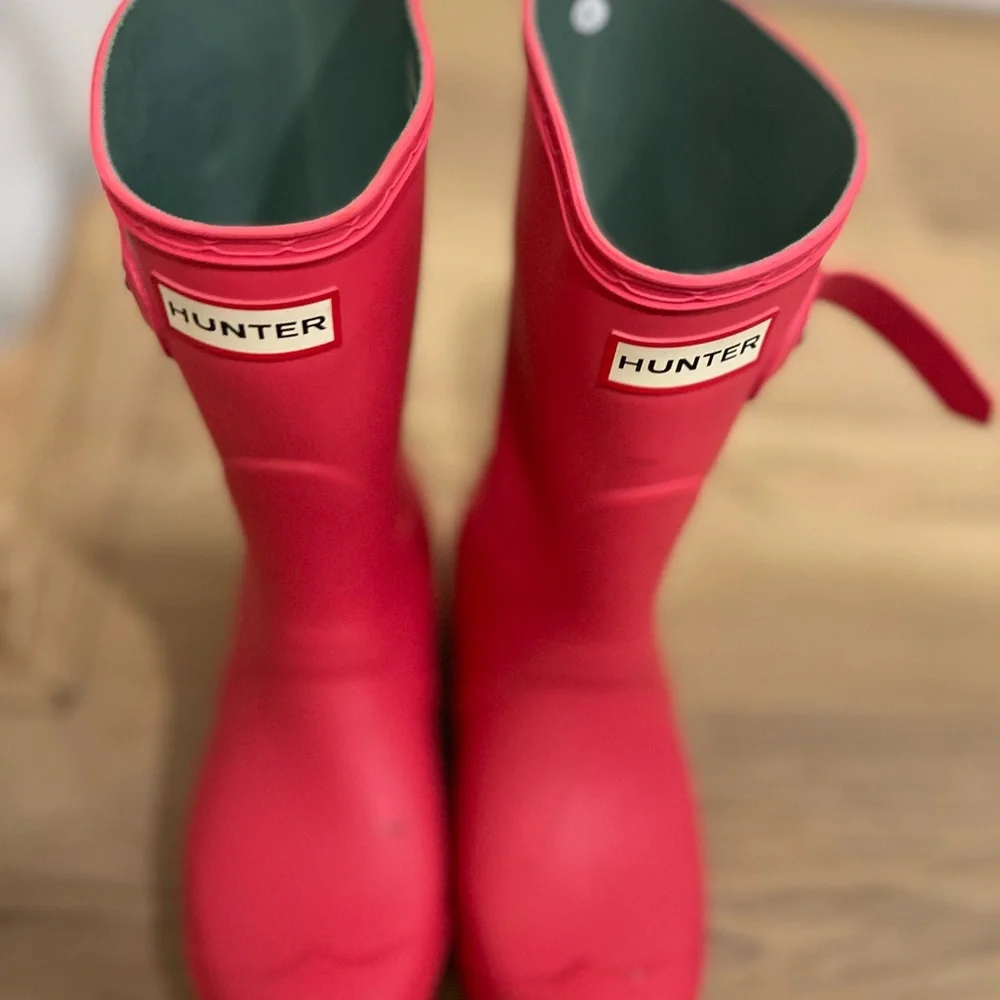 Hunter Short Rain Boots in Bright Pink